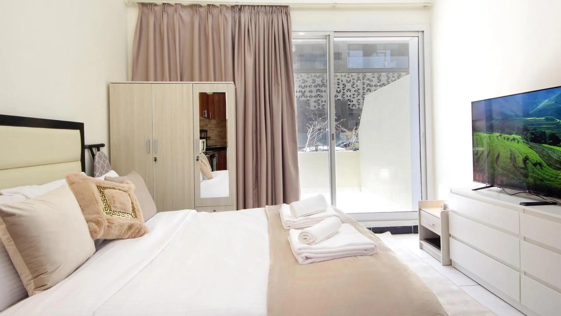 Silk Valley - Cozy Studio Close To Circle Mall Dubai Apartment